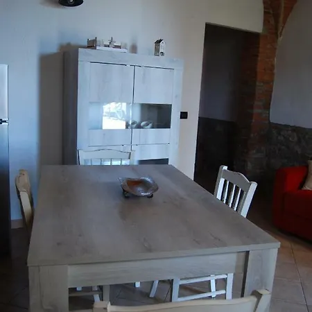 Sara Alloggio per agriturismo Suvereto